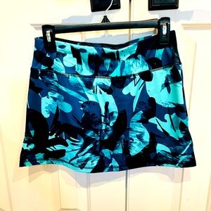 Athletic tennis skirt. Size XS. Great condition. Blue, teal and black print